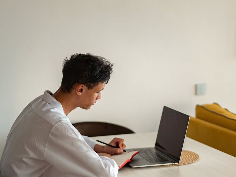 Man focused during a home workout session in a bright room.
